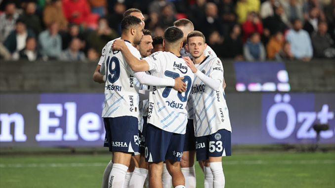 fenerbahce-gaziantep-fkyi-4-dakikada-buldugu-gollerle-yendi-MX6RBQmC.jpg