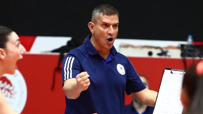 besiktas-kadin-voleybol-takiminin-yeni-basantrenoru-lorenzo-micelli-oldu-b2Kz3LGl.jpg